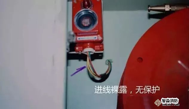 進(jìn)線裸露，無(wú)保護(hù)